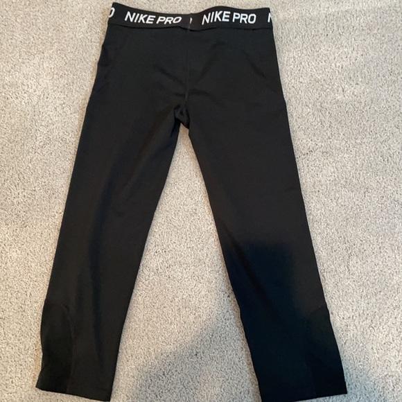 Girls- Nike Pro Black pants. This are not full length. - Picture 8 of 10